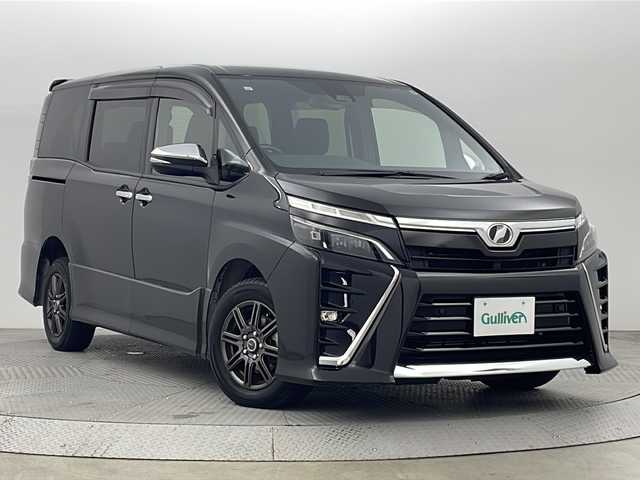 トヨタ ヴォクシー ZS 煌Ⅱ 新潟県 2019(令1)年 6.3万km イナズマスパーキングブラックガラスフレーク 4WD/純正SDナビ/　CD/Bluetooth/フルセグ/バックカメラ/両側パワースライドドア/クルーズコントロール/LEDオートライト/オートハイビーム/フォグランプ/15インチアルミホイール/ステアリングリモコン/純正ラバーフロアマット/ウィンカーミラー/電格ミラー/LDA/スマートキー/ビルトインETC