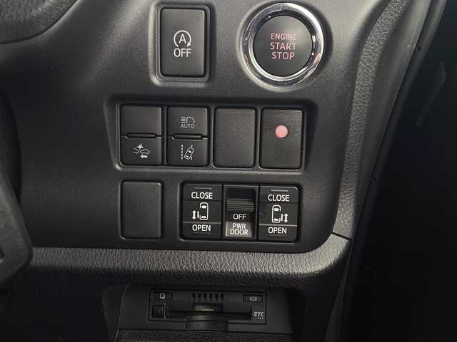 トヨタ ヴォクシー ZS 煌Ⅱ 新潟県 2019(令1)年 6.3万km イナズマスパーキングブラックガラスフレーク 4WD/純正SDナビ/　CD/Bluetooth/フルセグ/バックカメラ/両側パワースライドドア/クルーズコントロール/LEDオートライト/オートハイビーム/フォグランプ/15インチアルミホイール/ステアリングリモコン/純正ラバーフロアマット/ウィンカーミラー/電格ミラー/LDA/スマートキー/ビルトインETC