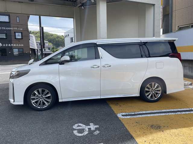 トヨタ アルファード S タイプゴールドⅢ 静岡県 2023(令5)年 1.9万km ホワイトパールクリスタルシャイン ワンオーナー/純正ナビ/フルセグTV/BT/DVD/CDデッキ/純正フリップダウンモニター/両側パワースライドドア/パワーバックドア/3限LEDライト/ハーフレザーシート/黒革調シートカバー/AC100V電源/前後ドライブレコーダー/プリクラッシュセーフティ/レーンキープアシスト/レーダークルーズコントロール/オートハイビーム/クリアランスソナー/ブラインドスポットモニター/TVキャンセラー/ビルトインETC/スマートキー×2/保証書/取扱説明書/ナビ取扱説明書/R6/7点検記録簿有