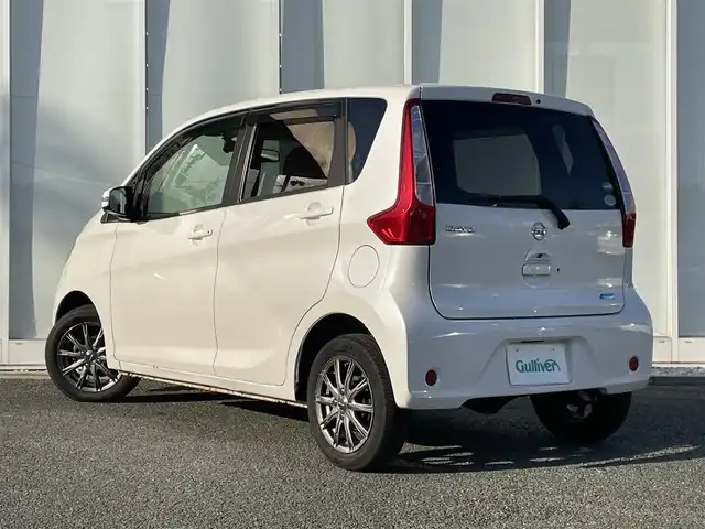 日産 デイズ X 福岡県 2013(平25)年 8.6万km ホワイトパール ・アラウンドビューモニター/・社外ナビ/・360℃ドライブレコーダー/・バックドライブレコーダー/・ETC/・純正14インチスタッドレスタイヤ/・社外サマータイヤ/・ドアバイザー/・プッシュスタート/・スマートキー/・スペアキー/・アイドリングストップ/・TV/・電格ミラー
