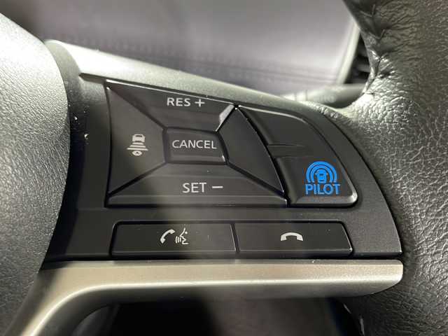 日産 セレナ ハイウェイスター V 福岡県 2020(令2)年 2.4万km ダイヤモンドブラック ・プッシュスタート/・スマートキー/・スマートキー1本/・プロパイロット/・ビルトインETC/・クリアランスソナー/・LEDヘッドライト/・両側パワースライドドア/・パーキングアシスト/・ACC/・コーナーセンサー/・フリップダウン/・アイドリングストップ/・横滑り防止システム/・ABS/・16インチ純正ホイール/・全方位カメラ/・純正ナビ/・Bカメラ