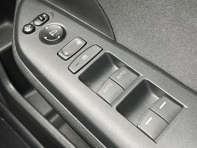 ホンダ シビック ハッチバック 島根県 2018(平30)年 6.1万km クリスタルブラックパール 純正ナビ/CD/DVD/DTV/Bluetooth/バックカメラ/パドルシフト/ステアリングスイッチ/クルーズコントロール/LEDオートライト/アイドリングストップ/純正18インチアルミホイール/純正フロアマット/ドアバイザー/スマートキー/プッシュスタート