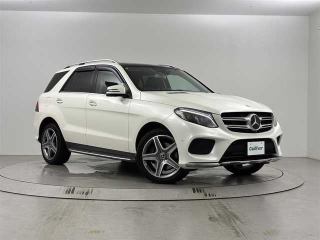 メルセデス・ベンツ ＧＬＥ３５０ｄ 4MATIC スポーツ 埼玉県 2018(平30)年 8.2万km ダイヤモンドホワイト ・ダイヤモンドホワイト/・4WD/・サンルーフ/・純正ナビゲーション/（フルセグTV/CD/DVD/Bluetooth/AM/FM）/・Harman Kardon/・全方位カメラ/・クリアランスソナー /・クルーズコントロール/・パドルシフト/・アンビエントライト/・ドライブモード切替/・レザーシート/・シートヒーター /・パワーシート/シートメモリ/・スペアタイヤ