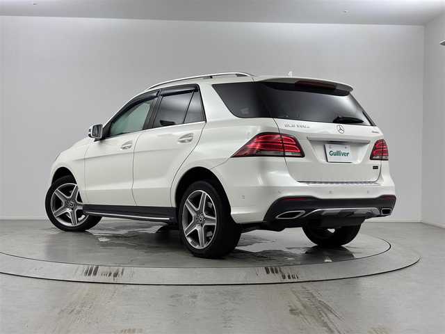 メルセデス・ベンツ ＧＬＥ３５０ｄ 4MATIC スポーツ 埼玉県 2018(平30)年 8.2万km ダイヤモンドホワイト ・ダイヤモンドホワイト/・4WD/・サンルーフ/・純正ナビゲーション/（フルセグTV/CD/DVD/Bluetooth/AM/FM）/・Harman Kardon/・全方位カメラ/・クリアランスソナー /・クルーズコントロール/・パドルシフト/・アンビエントライト/・ドライブモード切替/・レザーシート/・シートヒーター /・パワーシート/シートメモリ/・スペアタイヤ