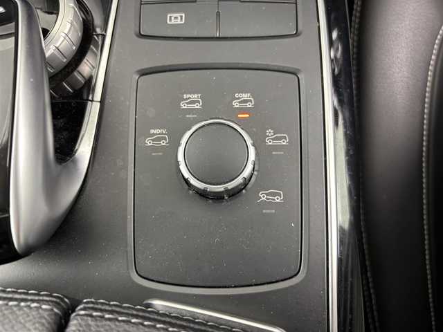 メルセデス・ベンツ ＧＬＥ３５０ｄ 4MATIC スポーツ 埼玉県 2018(平30)年 8.2万km ダイヤモンドホワイト ・ダイヤモンドホワイト/・4WD/・サンルーフ/・純正ナビゲーション/（フルセグTV/CD/DVD/Bluetooth/AM/FM）/・Harman Kardon/・全方位カメラ/・クリアランスソナー /・クルーズコントロール/・パドルシフト/・アンビエントライト/・ドライブモード切替/・レザーシート/・シートヒーター /・パワーシート/シートメモリ/・スペアタイヤ