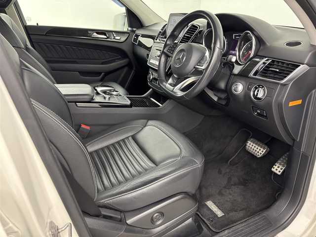 メルセデス・ベンツ ＧＬＥ３５０ｄ 4MATIC スポーツ 埼玉県 2018(平30)年 8.2万km ダイヤモンドホワイト ・ダイヤモンドホワイト/・4WD/・サンルーフ/・純正ナビゲーション/（フルセグTV/CD/DVD/Bluetooth/AM/FM）/・Harman Kardon/・全方位カメラ/・クリアランスソナー /・クルーズコントロール/・パドルシフト/・アンビエントライト/・ドライブモード切替/・レザーシート/・シートヒーター /・パワーシート/シートメモリ/・スペアタイヤ