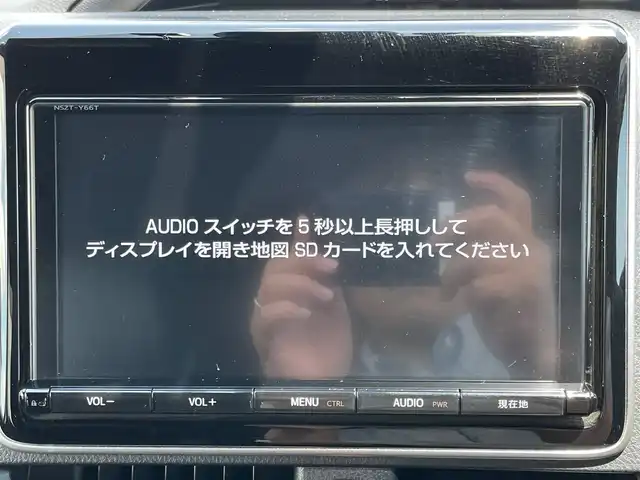 トヨタ ノア ハイブリッド Si ダブルバイビー 岩手県 2018(平30)年 6.8万km ホワイトパールクリスタルシャイン トヨタセーフティセンスC/　　・プリクラッシュセーフティ/　　・レーンディパーチャーアラート/　　・オートマチックハイビーム/フリップダウンモニター/純正メモリナビ/　　BT/CD/DVD/ワンセグ/両側パワースライドドア/クルーズコントロール/LEDオートライト/シートヒーター/純正16インチアルミホイール/スマートキー/ETC