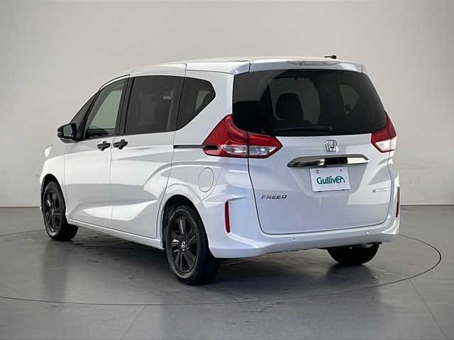ホンダ フリード ハイブリット G ブラックスタイル 長野県 2023(令5)年 1.3万km プラチナホワイトパール 純正メモリナビ&フルセグTV&CD&DVD&USB&BT/ホンダセンシング/アダプティブクルーズコントロール/レーンキープアシスト/衝突軽減ブレーキ/先行車発進告知/標識認識機能/純正前後ドライブレコーダー/両側パワースライドドア/ステアリングスイッチ/ウォークスルー/バックカメラ/ETC/LEDヘッドライト/オートライト/フロントフォグランプ/電動格納ミラー/ウィンカーミラー/純正15インチAW装着/純正フロアマット/プッシュスタート/スマートキー/スペアキー1本