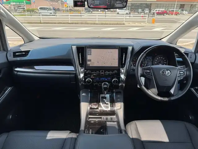 トヨタ アルファード S Cパッケージ 滋賀県 2022(令4)年 2.1万km ホワイトパールクリスタルシャイン ワンオーナー/Wサンルーフ/純正10.5インチメーカーナビ/　フルセグ Bluetooth Biu-ray DVD サウンドライブラリ/JBLプレミアムサウンド/AppleCarPlay Android Auto/パノラミックビューモニター/リアエンターテインメント/純正13.3インチ電動フリップダウンモニター/デジタルインナーミラー/ETC2.0/スペアタイヤ/インテリジェントパーキングアシスト2/パーキングサポートブレーキ/Toyota Safety Sense /プリクラッシュセーフティ（歩行者［昼夜］・/　自転車運転者［昼］検知機能付衝突回避支援/　タイプ/ミリ波レーダー＋単眼カメラ方式）/レーントレーシングアシスト［LTA］/レーダークルーズコントロール（全車速追従機能付）/ロードサインアシスト［RSA］/アダプティブハイビームシステム［AHS］/オートマチックハイビーム［AHB］/先行車発進告知機能［TMN］/ブラインドスポットモニター［BSM］/両側パワースライドドア/パワーバックドア/純正18インチアルミ/