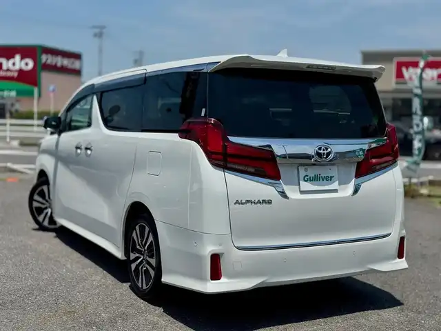 トヨタ アルファード S Cパッケージ 滋賀県 2022(令4)年 2.1万km ホワイトパールクリスタルシャイン ワンオーナー/Wサンルーフ/純正10.5インチメーカーナビ/　フルセグ Bluetooth Biu-ray DVD サウンドライブラリ/JBLプレミアムサウンド/AppleCarPlay Android Auto/パノラミックビューモニター/リアエンターテインメント/純正13.3インチ電動フリップダウンモニター/デジタルインナーミラー/ETC2.0/スペアタイヤ/インテリジェントパーキングアシスト2/パーキングサポートブレーキ/Toyota Safety Sense /プリクラッシュセーフティ（歩行者［昼夜］・/　自転車運転者［昼］検知機能付衝突回避支援/　タイプ/ミリ波レーダー＋単眼カメラ方式）/レーントレーシングアシスト［LTA］/レーダークルーズコントロール（全車速追従機能付）/ロードサインアシスト［RSA］/アダプティブハイビームシステム［AHS］/オートマチックハイビーム［AHB］/先行車発進告知機能［TMN］/ブラインドスポットモニター［BSM］/両側パワースライドドア/パワーバックドア/純正18インチアルミ/