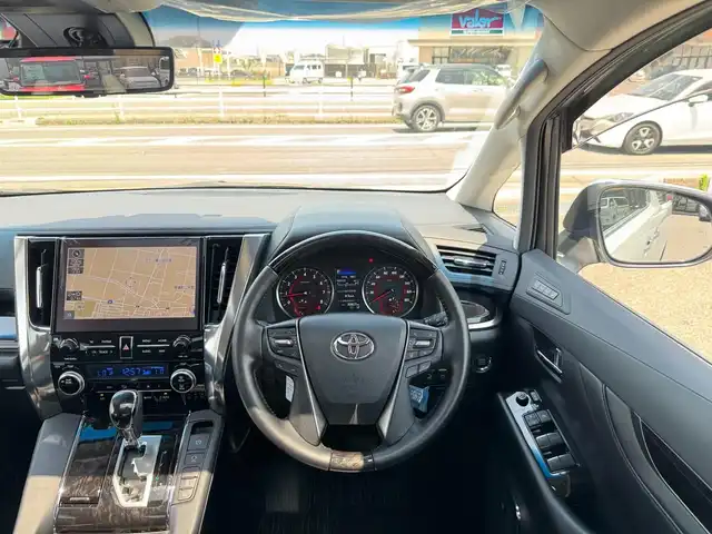 トヨタ アルファード S Cパッケージ 滋賀県 2022(令4)年 2.1万km ホワイトパールクリスタルシャイン ワンオーナー/Wサンルーフ/純正10.5インチメーカーナビ/　フルセグ Bluetooth Biu-ray DVD サウンドライブラリ/JBLプレミアムサウンド/AppleCarPlay Android Auto/パノラミックビューモニター/リアエンターテインメント/純正13.3インチ電動フリップダウンモニター/デジタルインナーミラー/ETC2.0/スペアタイヤ/インテリジェントパーキングアシスト2/パーキングサポートブレーキ/Toyota Safety Sense /プリクラッシュセーフティ（歩行者［昼夜］・/　自転車運転者［昼］検知機能付衝突回避支援/　タイプ/ミリ波レーダー＋単眼カメラ方式）/レーントレーシングアシスト［LTA］/レーダークルーズコントロール（全車速追従機能付）/ロードサインアシスト［RSA］/アダプティブハイビームシステム［AHS］/オートマチックハイビーム［AHB］/先行車発進告知機能［TMN］/ブラインドスポットモニター［BSM］/両側パワースライドドア/パワーバックドア/純正18インチアルミ/