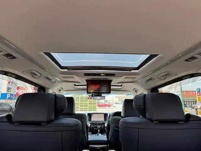 トヨタ アルファード S Cパッケージ 滋賀県 2022(令4)年 2.1万km ホワイトパールクリスタルシャイン ワンオーナー/Wサンルーフ/純正10.5インチメーカーナビ/　フルセグ Bluetooth Biu-ray DVD サウンドライブラリ/JBLプレミアムサウンド/AppleCarPlay Android Auto/パノラミックビューモニター/リアエンターテインメント/純正13.3インチ電動フリップダウンモニター/デジタルインナーミラー/ETC2.0/スペアタイヤ/インテリジェントパーキングアシスト2/パーキングサポートブレーキ/Toyota Safety Sense /プリクラッシュセーフティ（歩行者［昼夜］・/　自転車運転者［昼］検知機能付衝突回避支援/　タイプ/ミリ波レーダー＋単眼カメラ方式）/レーントレーシングアシスト［LTA］/レーダークルーズコントロール（全車速追従機能付）/ロードサインアシスト［RSA］/アダプティブハイビームシステム［AHS］/オートマチックハイビーム［AHB］/先行車発進告知機能［TMN］/ブラインドスポットモニター［BSM］/両側パワースライドドア/パワーバックドア/純正18インチアルミ/