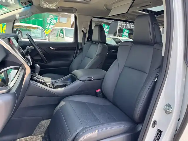 トヨタ アルファード S Cパッケージ 滋賀県 2022(令4)年 2.1万km ホワイトパールクリスタルシャイン ワンオーナー/Wサンルーフ/純正10.5インチメーカーナビ/　フルセグ Bluetooth Biu-ray DVD サウンドライブラリ/JBLプレミアムサウンド/AppleCarPlay Android Auto/パノラミックビューモニター/リアエンターテインメント/純正13.3インチ電動フリップダウンモニター/デジタルインナーミラー/ETC2.0/スペアタイヤ/インテリジェントパーキングアシスト2/パーキングサポートブレーキ/Toyota Safety Sense /プリクラッシュセーフティ（歩行者［昼夜］・/　自転車運転者［昼］検知機能付衝突回避支援/　タイプ/ミリ波レーダー＋単眼カメラ方式）/レーントレーシングアシスト［LTA］/レーダークルーズコントロール（全車速追従機能付）/ロードサインアシスト［RSA］/アダプティブハイビームシステム［AHS］/オートマチックハイビーム［AHB］/先行車発進告知機能［TMN］/ブラインドスポットモニター［BSM］/両側パワースライドドア/パワーバックドア/純正18インチアルミ/