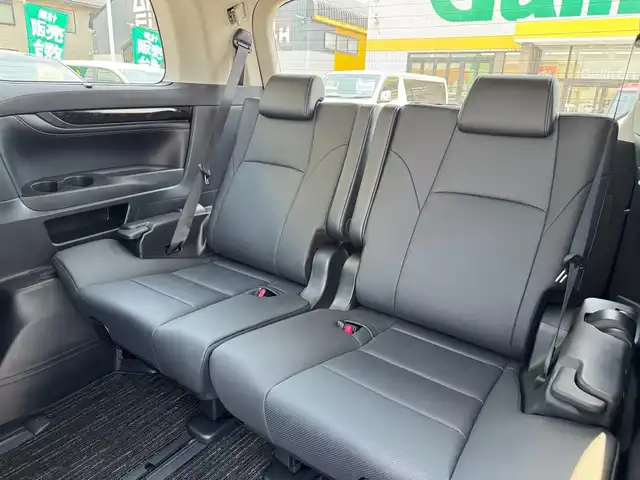 トヨタ アルファード S Cパッケージ 滋賀県 2022(令4)年 2.1万km ホワイトパールクリスタルシャイン ワンオーナー/Wサンルーフ/純正10.5インチメーカーナビ/　フルセグ Bluetooth Biu-ray DVD サウンドライブラリ/JBLプレミアムサウンド/AppleCarPlay Android Auto/パノラミックビューモニター/リアエンターテインメント/純正13.3インチ電動フリップダウンモニター/デジタルインナーミラー/ETC2.0/スペアタイヤ/インテリジェントパーキングアシスト2/パーキングサポートブレーキ/Toyota Safety Sense /プリクラッシュセーフティ（歩行者［昼夜］・/　自転車運転者［昼］検知機能付衝突回避支援/　タイプ/ミリ波レーダー＋単眼カメラ方式）/レーントレーシングアシスト［LTA］/レーダークルーズコントロール（全車速追従機能付）/ロードサインアシスト［RSA］/アダプティブハイビームシステム［AHS］/オートマチックハイビーム［AHB］/先行車発進告知機能［TMN］/ブラインドスポットモニター［BSM］/両側パワースライドドア/パワーバックドア/純正18インチアルミ/