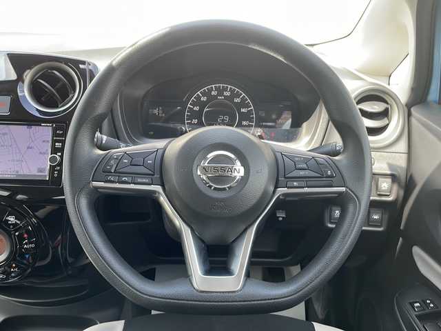 日産 ノート e－パワー X 山形県 2018(平30)年 5.3万km ソニックブルー 禁煙車/エマージェンシーブレーキ/レーンディパーチャーウォーニング/デジタルインナーミラー/アラウンドビューモニター/横滑り防止/純正SDナビ/（AM/FM/TV/BT/CD/DVD）/フルセグTV/クリアランスソナー/ドライブレコーダー/ETC/夏タイヤ車載/スマートキー/スペアキー有/プッシュスタート