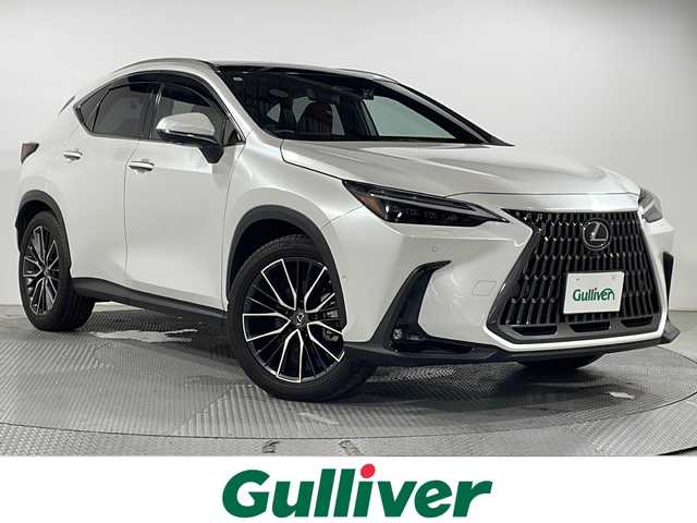 レクサス ＮＸ 350h バージョンL 広島県 2021(令3)年 1.2万km ソニッククォーツ 禁煙車/純正１４型ディスプレイオーディオ/サンルーフ/シートヒーター/エアシート/全周囲カメラ/ブラインドスポットモニター/ヘッドアップディスプレイ/３眼ＬＥＤ/Ｄミラー/ステアリングヒーター/パワーシート/レーダークルーズコントロール/電動リアゲート/パーキングアシスト/オートマチックハイビーム/衝突軽減/レーンキープ/踏み間違い防止/エアバッグ(運転席/助手席/サイド/カーテン)/純正20インチアルミホイール(235/50/R20)