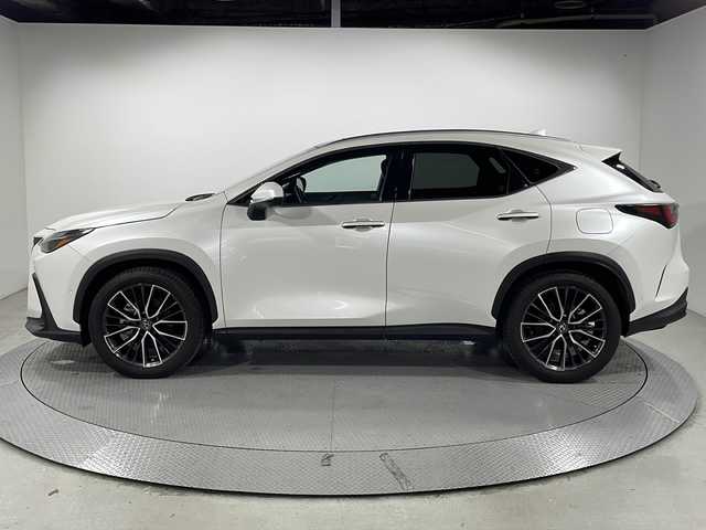 レクサス ＮＸ 350h バージョンL 広島県 2021(令3)年 1.2万km ソニッククォーツ 禁煙車/純正１４型ディスプレイオーディオ/サンルーフ/シートヒーター/エアシート/全周囲カメラ/ブラインドスポットモニター/ヘッドアップディスプレイ/３眼ＬＥＤ/Ｄミラー/ステアリングヒーター/パワーシート/レーダークルーズコントロール/電動リアゲート/パーキングアシスト/オートマチックハイビーム/衝突軽減/レーンキープ/踏み間違い防止/エアバッグ(運転席/助手席/サイド/カーテン)/純正20インチアルミホイール(235/50/R20)