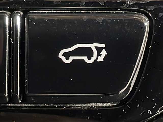レクサス ＮＸ 350h バージョンL 広島県 2021(令3)年 1.2万km ソニッククォーツ 禁煙車/純正１４型ディスプレイオーディオ/サンルーフ/シートヒーター/エアシート/全周囲カメラ/ブラインドスポットモニター/ヘッドアップディスプレイ/３眼ＬＥＤ/Ｄミラー/ステアリングヒーター/パワーシート/レーダークルーズコントロール/電動リアゲート/パーキングアシスト/オートマチックハイビーム/衝突軽減/レーンキープ/踏み間違い防止/エアバッグ(運転席/助手席/サイド/カーテン)/純正20インチアルミホイール(235/50/R20)