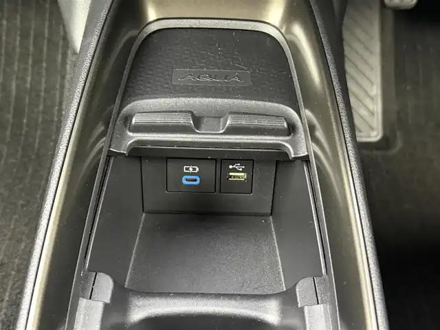 トヨタ アクア Z 愛知県 2021(令3)年 4.2万km プラチナホワイトパールマイカ トヨタセーフティセンス/　・プリクラッシュセーフティ/　・検知機能付衝突回避支援タイプ/　・レーントレーシングアシスト/　・レーダークルーズコントロール/　・オートマチックハイビーム/　・ロードサインアシスト/純正10.5インチナビ/　（Bluetooth/AM/FM/Apple CarPlay/Android Aute/USB）/全方位カメラ/ヘッドアップディスプレイ/アドバンスパーク/コーナーセンサー/レーンキープアシスト/オートライト/LEDヘッドライト/LEDフォグランプ/ドライブレコーダー/AC100V/ETC/純正AW/社外フロアマット/プッシュスタート/スマートキー/スペアキー