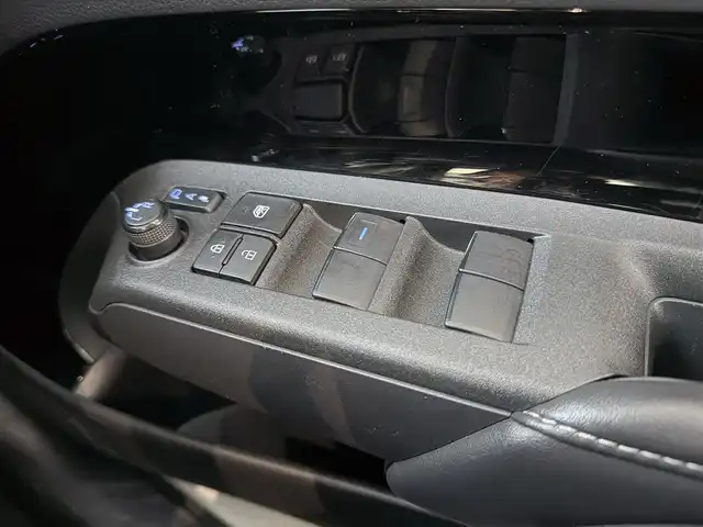 トヨタ アクア Z 兵庫県 2021(令3)年 4.2万km プラチナホワイトパールマイカ 純正10.5インチナビ/　（Bluetooth/AM/FM/Apple CarPlay/Android Aute/USB）/トヨタセーフティセンス/　・プリクラッシュセーフティ/　・検知機能付衝突回避支援タイプ/　・レーントレーシングアシスト/　・レーダークルーズコントロール/　・オートマチックハイビーム/　・ロードサインアシスト/全方位カメラ/ヘッドアップディスプレイ/アドバンスパーク/コーナーセンサー/レーンキープアシスト/オートライト/LEDヘッドライト/LEDフォグランプ/ドライブレコーダー/AC100V/ETC/純正AW/社外フロアマット/プッシュスタート/スマートキー/スペアキー