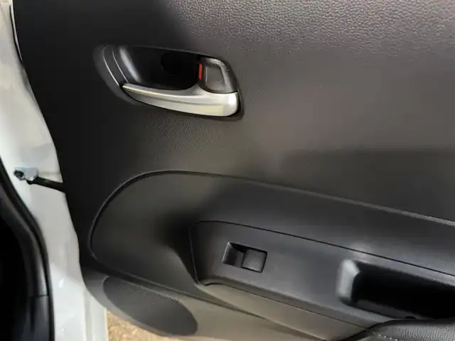 トヨタ アクア Z 兵庫県 2021(令3)年 4.2万km プラチナホワイトパールマイカ 純正10.5インチナビ/　（Bluetooth/AM/FM/Apple CarPlay/Android Aute/USB）/トヨタセーフティセンス/　・プリクラッシュセーフティ/　・検知機能付衝突回避支援タイプ/　・レーントレーシングアシスト/　・レーダークルーズコントロール/　・オートマチックハイビーム/　・ロードサインアシスト/全方位カメラ/ヘッドアップディスプレイ/アドバンスパーク/コーナーセンサー/レーンキープアシスト/オートライト/LEDヘッドライト/LEDフォグランプ/ドライブレコーダー/AC100V/ETC/純正AW/社外フロアマット/プッシュスタート/スマートキー/スペアキー