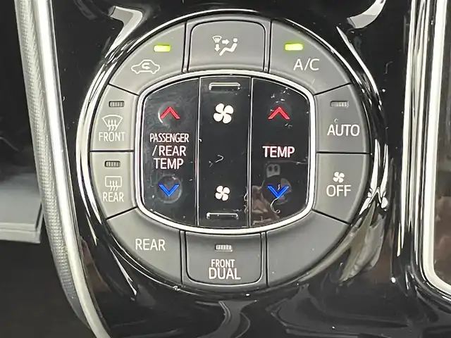 トヨタ ヴォクシー ZS 煌Ⅲ 千葉県 2021(令3)年 3.9万km ブラック セーフティセンス（衝突回避支援パッケージ）/・プリクラッシュセーフティシステム/・レーンディパーチャーアラート/・オートマチックハイビーム/・先行車発進告知機能/純正10インチメモリーナビ/・フルセグTV/・Bluetoothオーディオ接続/・CD/DVD再生機能/・バックカメラ/純正12.1型フリップダウンモニター/両側パワースライドドア/スマートキー/LEDヘッドライト/前後コーナーセンサー/クルーズコントロール/ハーフレザーシート/ビルトインETC/
