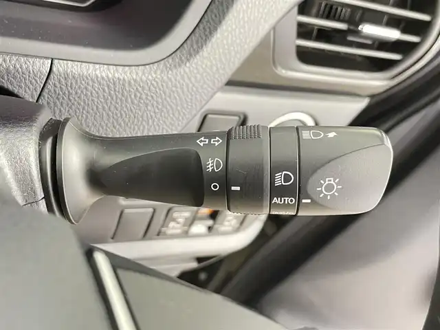 トヨタ ヴォクシー ZS 煌Ⅲ 千葉県 2021(令3)年 3.9万km ブラック セーフティセンス（衝突回避支援パッケージ）/・プリクラッシュセーフティシステム/・レーンディパーチャーアラート/・オートマチックハイビーム/・先行車発進告知機能/純正10インチメモリーナビ/・フルセグTV/・Bluetoothオーディオ接続/・CD/DVD再生機能/・バックカメラ/純正12.1型フリップダウンモニター/両側パワースライドドア/スマートキー/LEDヘッドライト/前後コーナーセンサー/クルーズコントロール/ハーフレザーシート/ビルトインETC/