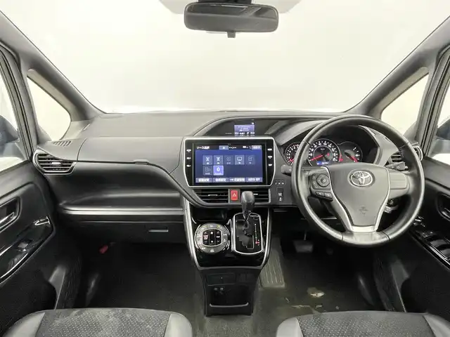 トヨタ ヴォクシー ZS 煌Ⅲ 千葉県 2021(令3)年 3.9万km ブラック セーフティセンス（衝突回避支援パッケージ）/・プリクラッシュセーフティシステム/・レーンディパーチャーアラート/・オートマチックハイビーム/・先行車発進告知機能/純正10インチメモリーナビ/・フルセグTV/・Bluetoothオーディオ接続/・CD/DVD再生機能/・バックカメラ/純正12.1型フリップダウンモニター/両側パワースライドドア/スマートキー/LEDヘッドライト/前後コーナーセンサー/クルーズコントロール/ハーフレザーシート/ビルトインETC/