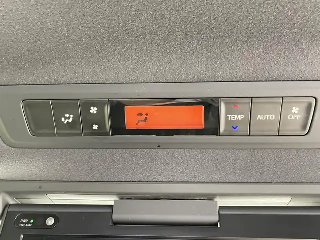 トヨタ ヴォクシー ZS 煌Ⅲ 千葉県 2021(令3)年 3.9万km ブラック セーフティセンス（衝突回避支援パッケージ）/・プリクラッシュセーフティシステム/・レーンディパーチャーアラート/・オートマチックハイビーム/・先行車発進告知機能/純正10インチメモリーナビ/・フルセグTV/・Bluetoothオーディオ接続/・CD/DVD再生機能/・バックカメラ/純正12.1型フリップダウンモニター/両側パワースライドドア/スマートキー/LEDヘッドライト/前後コーナーセンサー/クルーズコントロール/ハーフレザーシート/ビルトインETC/