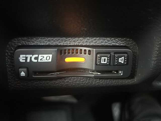 ホンダ ヴェゼル ハイブリッド e:HEV Z 石川県 2025(令7)年 0.4万km プラチナホワイトパール ワンオーナー/ホンダセンシング/・衝突軽減ブレーキ (CMBS)/・車線維持支援システム (LKAS)/・アダプティブクルーズコントロール (ACC)/・標識認識機能/・オートハイビーム/・路外逸脱抑制機能/・誤発進抑制機能・後方誤発進抑制機能/・先行車発進お知らせ機能/ブラインドスポットインフォメーション/マルチビューカメラシステム/ヒルディセントコントロール/純正メーカーオプションナビ/【Bluetooth・USB・フルセグTV】/置くだけ充電/前後ドライブレコーダー/ビルトインETC2.0/ステアリングリモコン/・ステアリングヒーター/・パドルシフト/パワーバックドア/ソナーセンサー/ハーフレザーシート/・前席シートヒーター/オートライト/・LEDヘッドライト/・フォグランプ/電動格納ミラー/・ウィンカーミラー/プッシュスタート/・スペアキー/取扱説明書/保証書