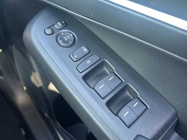 ホンダ ヴェゼル ハイブリッド e:HEV Z 石川県 2025(令7)年 0.4万km プラチナホワイトパール ワンオーナー/ホンダセンシング/・衝突軽減ブレーキ (CMBS)/・車線維持支援システム (LKAS)/・アダプティブクルーズコントロール (ACC)/・標識認識機能/・オートハイビーム/・路外逸脱抑制機能/・誤発進抑制機能・後方誤発進抑制機能/・先行車発進お知らせ機能/ブラインドスポットインフォメーション/マルチビューカメラシステム/ヒルディセントコントロール/純正メーカーオプションナビ/【Bluetooth・USB・フルセグTV】/置くだけ充電/前後ドライブレコーダー/ビルトインETC2.0/ステアリングリモコン/・ステアリングヒーター/・パドルシフト/パワーバックドア/ソナーセンサー/ハーフレザーシート/・前席シートヒーター/オートライト/・LEDヘッドライト/・フォグランプ/電動格納ミラー/・ウィンカーミラー/プッシュスタート/・スペアキー/取扱説明書/保証書