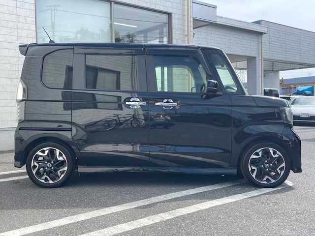 ホンダ Ｎ ＢＯＸ 埼玉県 2020(令2)年 4.2万km クリスタルブラックパール Honda SENSING/　●CMBS（衝突軽減ブレーキ）/　●誤発進抑制機能/　●歩行者事故低減ステアリング/　●先行車発進お知らせ機能/　●標識認識機能/　●路外逸脱抑制機能/　●ACC （アダプティブ・クルーズ・コントロール）/　●LKAS（車線維持支援システム）/　●後方誤発進抑制機能/　●オートハイビーム/純正8インチSDナビ/　DTV/CD/DVD/SD/SD REC/BT/HDMI/両側パワースライド/運転席・助手席シートヒーター/コーナーセンサー/バックカメラ/純正ドライブレコーダー/ビルトインETC/パドルシフト/アイドリングストップ/プラズマクラスター技術搭載フルオート・エアコンディショナー/スマートキー/プッシュスタート