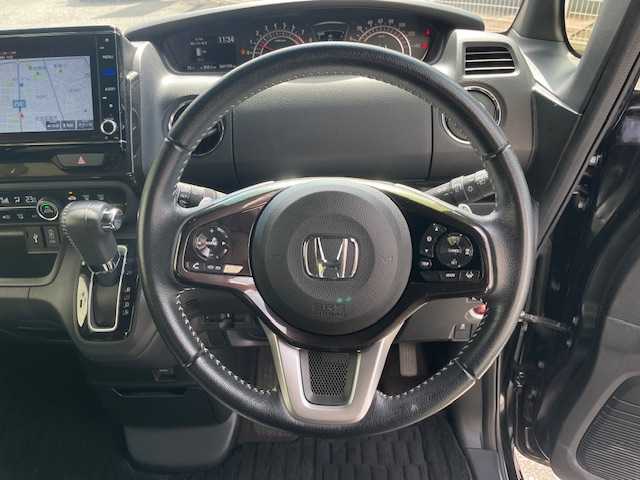 ホンダ Ｎ ＢＯＸ 埼玉県 2020(令2)年 4.2万km クリスタルブラックパール Honda SENSING/　●CMBS（衝突軽減ブレーキ）/　●誤発進抑制機能/　●歩行者事故低減ステアリング/　●先行車発進お知らせ機能/　●標識認識機能/　●路外逸脱抑制機能/　●ACC （アダプティブ・クルーズ・コントロール）/　●LKAS（車線維持支援システム）/　●後方誤発進抑制機能/　●オートハイビーム/純正8インチSDナビ/　DTV/CD/DVD/SD/SD REC/BT/HDMI/両側パワースライド/運転席・助手席シートヒーター/コーナーセンサー/バックカメラ/純正ドライブレコーダー/ビルトインETC/パドルシフト/アイドリングストップ/プラズマクラスター技術搭載フルオート・エアコンディショナー/スマートキー/プッシュスタート