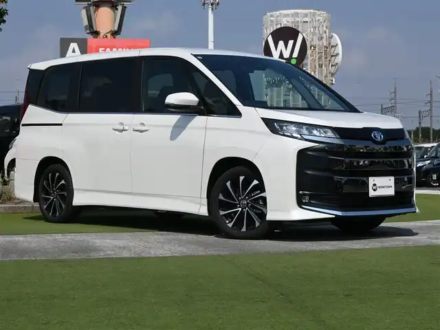 トヨタ ノア ハイブリッド S－Z 千葉県 2025(令7)年 0.1千km ホワイトパールクリスタルシャイン Toyota Safety Sense/・プリクラッシュセーフティ/・レーンディパーチャーアラート/・オートハイビーム/・レーダークルーズコントロール/両側パワースライドドア/ハーフレザーシート/前席シートヒーター/後席オットマン/10.5インチ純正コネクティッドナビ/地デジTV/【DVD/CD再生機能　Bluetooth接続】/バックカメラ/革巻きステアリング/ステアリングスイッチ/ETC（2.0）/LEDヘッドライト/フォグライト/ウインカーミラー/クリアランスソナー/純正17インチアルミホイル/サイド/カーテンエアバッグ/スマートキー
