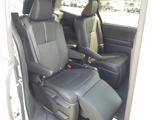 トヨタ ノア ハイブリッド S－Z 千葉県 2025(令7)年 0.1千km ホワイトパールクリスタルシャイン Toyota Safety Sense/・プリクラッシュセーフティ/・レーンディパーチャーアラート/・オートハイビーム/・レーダークルーズコントロール/両側パワースライドドア/ハーフレザーシート/前席シートヒーター/後席オットマン/10.5インチ純正コネクティッドナビ/地デジTV/【DVD/CD再生機能　Bluetooth接続】/バックカメラ/革巻きステアリング/ステアリングスイッチ/ETC（2.0）/LEDヘッドライト/フォグライト/ウインカーミラー/クリアランスソナー/純正17インチアルミホイル/サイド/カーテンエアバッグ/スマートキー