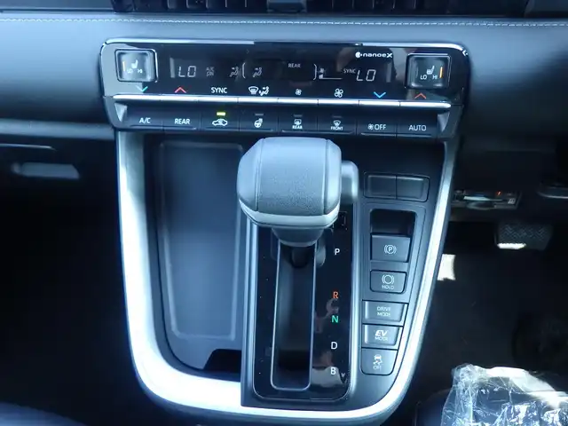 トヨタ ノア ハイブリッド S－Z 千葉県 2025(令7)年 0.1千km ホワイトパールクリスタルシャイン Toyota Safety Sense/・プリクラッシュセーフティ/・レーンディパーチャーアラート/・オートハイビーム/・レーダークルーズコントロール/両側パワースライドドア/ハーフレザーシート/前席シートヒーター/後席オットマン/10.5インチ純正コネクティッドナビ/地デジTV/【DVD/CD再生機能　Bluetooth接続】/バックカメラ/革巻きステアリング/ステアリングスイッチ/ETC（2.0）/LEDヘッドライト/フォグライト/ウインカーミラー/クリアランスソナー/純正17インチアルミホイル/サイド/カーテンエアバッグ/スマートキー