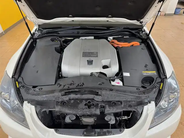 トヨタ クラウン ハイブリッド Gパッケージ 群馬県 2011(平23)年 4.7万km ホワイトパールクリスタルシャイン 安全装備/・オートライト/・クルーズコントロール/・横滑り防止/・SOSコール/メーカー純正ナビ/・AM/FM/フルセグTV/・CD/DVD/MSV/AUX/バックカメラ/シートメモリー/パワーシート/前席シートヒーター/前席エアシート/HIDヘッドライト/フォグランプ/純正ドアバイザー/純正フロアマット/ETC/スマートキー/プッシュスタート