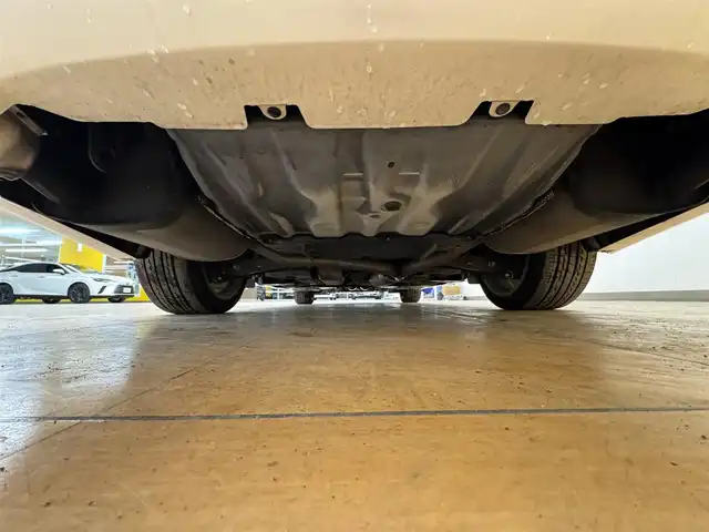 トヨタ クラウン ハイブリッド Gパッケージ 群馬県 2011(平23)年 4.7万km ホワイトパールクリスタルシャイン 安全装備/・オートライト/・クルーズコントロール/・横滑り防止/・SOSコール/メーカー純正ナビ/・AM/FM/フルセグTV/・CD/DVD/MSV/AUX/バックカメラ/シートメモリー/パワーシート/前席シートヒーター/前席エアシート/HIDヘッドライト/フォグランプ/純正ドアバイザー/純正フロアマット/ETC/スマートキー/プッシュスタート