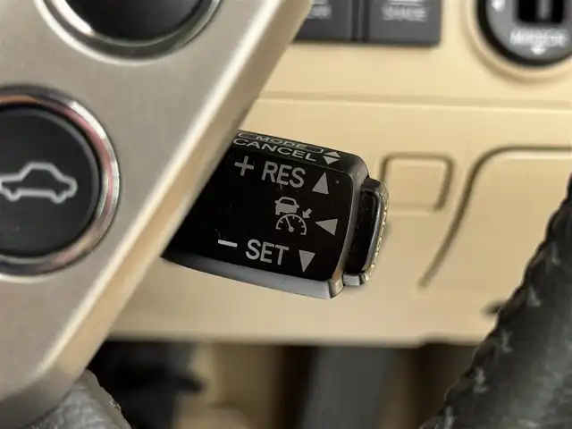 トヨタ クラウン ハイブリッド Gパッケージ 群馬県 2011(平23)年 4.7万km ホワイトパールクリスタルシャイン 安全装備/・オートライト/・クルーズコントロール/・横滑り防止/・SOSコール/メーカー純正ナビ/・AM/FM/フルセグTV/・CD/DVD/MSV/AUX/バックカメラ/シートメモリー/パワーシート/前席シートヒーター/前席エアシート/HIDヘッドライト/フォグランプ/純正ドアバイザー/純正フロアマット/ETC/スマートキー/プッシュスタート