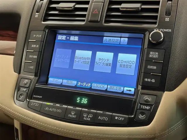 トヨタ クラウン ハイブリッド Gパッケージ 群馬県 2011(平23)年 4.7万km ホワイトパールクリスタルシャイン 安全装備/・オートライト/・クルーズコントロール/・横滑り防止/・SOSコール/メーカー純正ナビ/・AM/FM/フルセグTV/・CD/DVD/MSV/AUX/バックカメラ/シートメモリー/パワーシート/前席シートヒーター/前席エアシート/HIDヘッドライト/フォグランプ/純正ドアバイザー/純正フロアマット/ETC/スマートキー/プッシュスタート