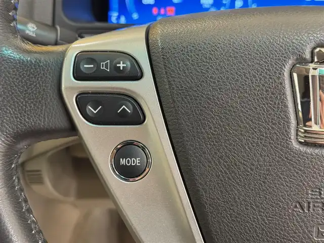 トヨタ クラウン ハイブリッド Gパッケージ 群馬県 2011(平23)年 4.7万km ホワイトパールクリスタルシャイン 安全装備/・オートライト/・クルーズコントロール/・横滑り防止/・SOSコール/メーカー純正ナビ/・AM/FM/フルセグTV/・CD/DVD/MSV/AUX/バックカメラ/シートメモリー/パワーシート/前席シートヒーター/前席エアシート/HIDヘッドライト/フォグランプ/純正ドアバイザー/純正フロアマット/ETC/スマートキー/プッシュスタート