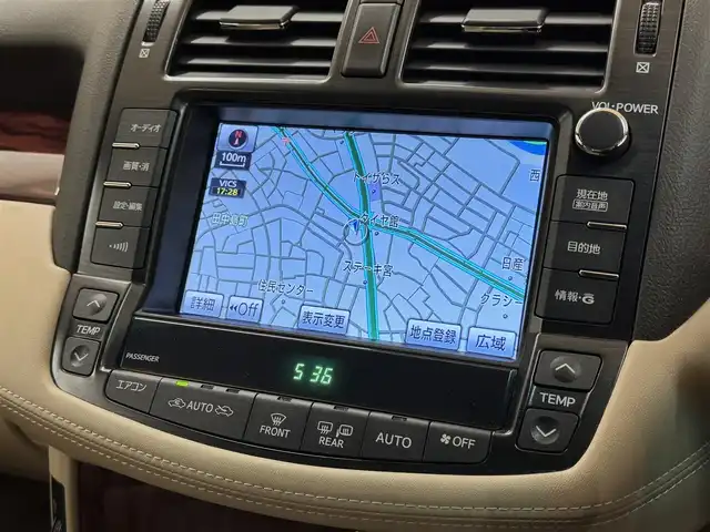 トヨタ クラウン ハイブリッド Gパッケージ 群馬県 2011(平23)年 4.7万km ホワイトパールクリスタルシャイン 安全装備/・オートライト/・クルーズコントロール/・横滑り防止/・SOSコール/メーカー純正ナビ/・AM/FM/フルセグTV/・CD/DVD/MSV/AUX/バックカメラ/シートメモリー/パワーシート/前席シートヒーター/前席エアシート/HIDヘッドライト/フォグランプ/純正ドアバイザー/純正フロアマット/ETC/スマートキー/プッシュスタート