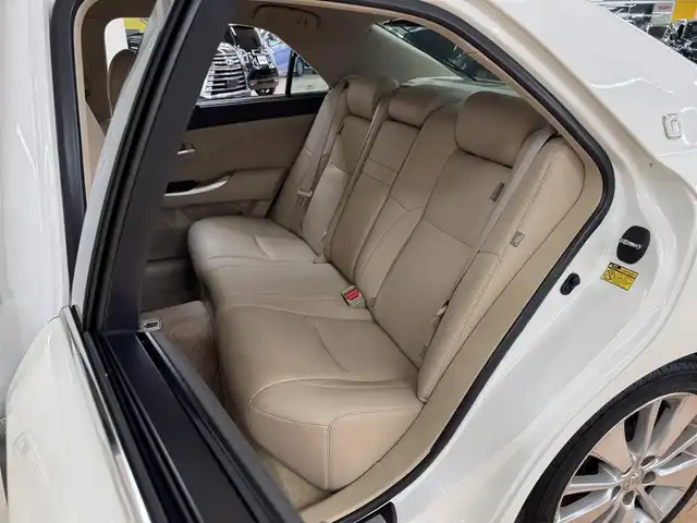 トヨタ クラウン ハイブリッド Gパッケージ 群馬県 2011(平23)年 4.7万km ホワイトパールクリスタルシャイン 安全装備/・オートライト/・クルーズコントロール/・横滑り防止/・SOSコール/メーカー純正ナビ/・AM/FM/フルセグTV/・CD/DVD/MSV/AUX/バックカメラ/シートメモリー/パワーシート/前席シートヒーター/前席エアシート/HIDヘッドライト/フォグランプ/純正ドアバイザー/純正フロアマット/ETC/スマートキー/プッシュスタート