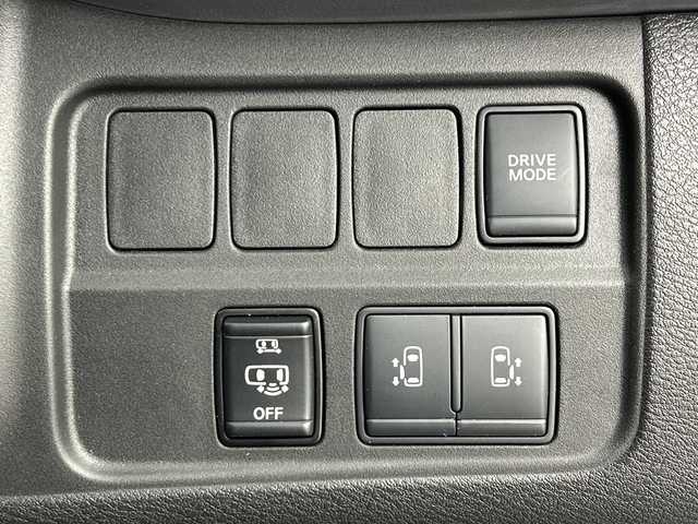 日産 セレナ e－パワー ハイウェイスター V 愛知県 2020(令2)年 3.6万km ブリリアントホワイトパール 純正９型ナビ/・フルセグ/・Bluetooth/・CD/DVD/・FM/AM/フリップダウンモニター/両側パワースライドドア/アラウンドビューモニタ/追従クルコン/前後ドラレコ/プロパイロット/衝突軽減/車線逸脱警告/車線逸脱防止支援/BSM/コーナーセンサー/ＥＴＣ/スペアキー