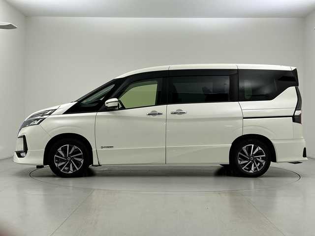 日産 セレナ e－パワー ハイウェイスター V 愛知県 2020(令2)年 3.6万km ブリリアントホワイトパール 純正９型ナビ/・フルセグ/・Bluetooth/・CD/DVD/・FM/AM/フリップダウンモニター/両側パワースライドドア/アラウンドビューモニタ/追従クルコン/前後ドラレコ/プロパイロット/衝突軽減/車線逸脱警告/車線逸脱防止支援/BSM/コーナーセンサー/ＥＴＣ/スペアキー