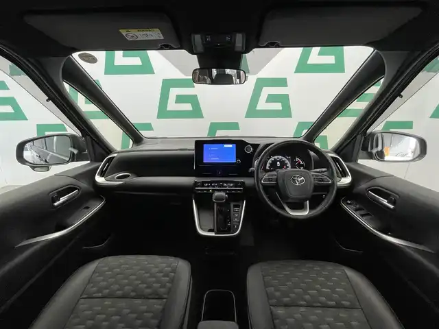 トヨタ ヴォクシー S－Z 鹿児島県 2023(令5)年 2.5万km アティチュードブラックマイカ 禁煙車/トヨタセーフティセンス/○オートマチックハイビーム/○前後コーナーセンサー/○衝突軽減ブレーキ/○追従型クルーズコントロール/ディスプレイオーディオPlus（CD/DVD/フルセグTV)/横滑り防止機能/バックカメラ/前席シートヒーター/両側パワースライドドア/LEDヘッドライト/オートライト/ETC/純正フロアマット/純正アルミホイール/前席オートウィンドウ/ヘッドライトレベライザー