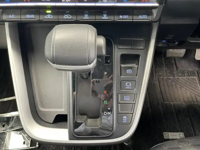 トヨタ ヴォクシー S－Z 鹿児島県 2023(令5)年 2.5万km アティチュードブラックマイカ 禁煙車/トヨタセーフティセンス/○オートマチックハイビーム/○前後コーナーセンサー/○衝突軽減ブレーキ/○追従型クルーズコントロール/ディスプレイオーディオPlus（CD/DVD/フルセグTV)/横滑り防止機能/バックカメラ/前席シートヒーター/両側パワースライドドア/LEDヘッドライト/オートライト/ETC/純正フロアマット/純正アルミホイール/前席オートウィンドウ/ヘッドライトレベライザー
