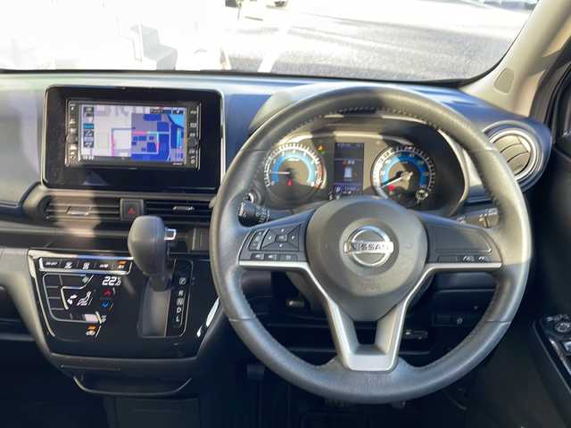 日産 デイズ ハイウェイスターX 島根県 2020(令2)年 1.5万km チタニウムグレーメタリック ワンオーナー/純正7インチメモリナビゲーション(MJ119D-W)/フルセグ BT CD SD FM AM/アラウンドビューモニター/エマージェンシーブレーキ/レーンキープアシスト/ETC/アイドリングストップ/AUTOライト/LEDヘッドライト/フォグライト/純正14インチアルミホイール/純正ドアバイザー/純正フロアマット/ISOFIX/シートリフター/革巻きステアリング/ステアリングリモコン/電動格納ミラー/ウィンカーミラー/スマートキー