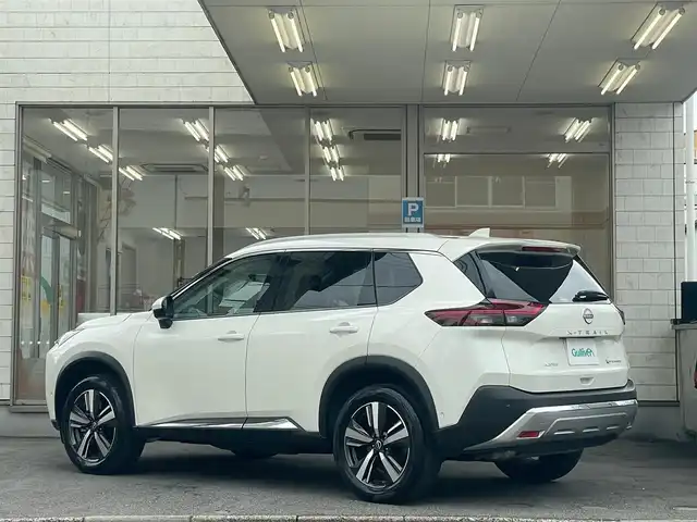 日産 エクストレイル G e－4ORCE 愛知県 2024(令6)年 0.9万km ブリリアントホワイトパール /当店買取/禁煙/1オーナー/後期//純正メーカーナビ//アラウンドビューカメラ//プロパイロット/パーキングアシスト//インテリジェントセーフティ/ヘッドアップディスプレイ//インテリジェントクルーズコントロール/BSM//全席シートヒーター/パワーシート/シートヒーター//USB/typeC/AppleCarplay/フルセグTV/HDMI//デジタルインナーミラー/置くだけ充電//ハンズフリーパワーゲート/ルーフレール//ステアリングヒーター//Aブレーキホールド//ETC2.0//保証書/取説/スペアキー/ナビ取説