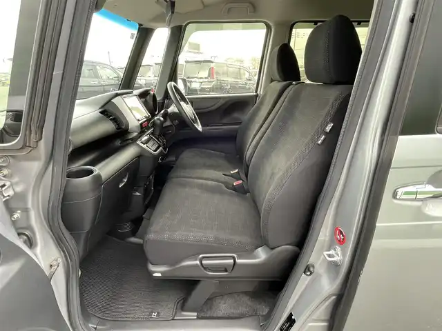 ホンダ Ｎ ＢＯＸ G SSパッケージ 道央・札幌 2017(平29)年 5.5万km ルナシルバーM ４WD/社外メモリーナビ/CD/DVD/BT/フルセグ/シティブレーキアクティブシステム/横滑り防止装置/バックカメラ/ビルトインETC/ECONモード/両側パワースライドドア/前席シートヒーター/ステアリングリモコン/プッシュスタート/スマートキー/HIDヘッドライト/オートライト/電動格納ミラー/ヒーテッドドアミラー/ウィンカーミラー/純正フロアマット/ドアバイザー